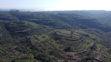 Propriedade com 208 hectares, para pecuária e reflorestamento.