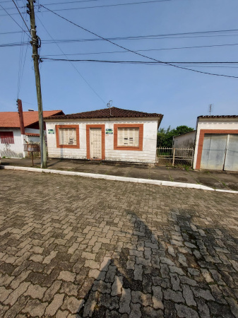 Casa bem localizada