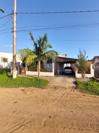 Casa com laje e piscina