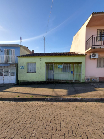 Casa bem localizada