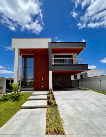 Casa alto padrão em condomínio Caledonia