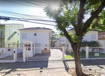 Casa para Venda - Porto Alegre / RS no bairro Teresópolis, 3 dormitórios, 2  banheiros, 3 vagas de garagem, área total 396,00 m², área útil 250,00 m²
