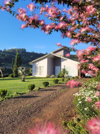 Casa e Pousada à Venda, à 700 metros do contorno viário de Seara.