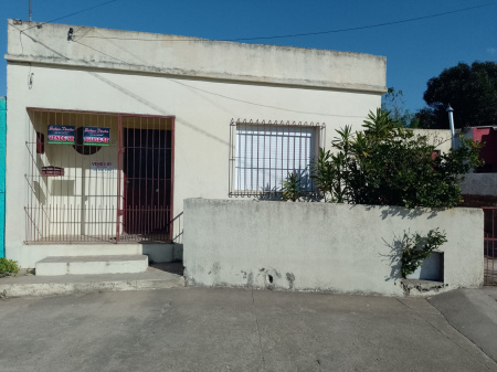 Casa localizada em avenida principal