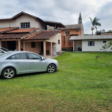 Terreno com 6 casas à venda em Camboriú 