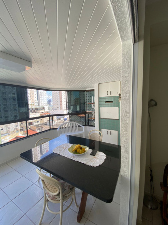 Lindo apartamento no centro de Balneário com área de lazer 